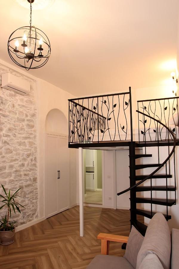Historical Old City Apartament, Старе Місто , 2 Спальні, Балкон-Тераса, 85 Кв М คาเมียเนตส์-โปดิลสกี ห้อง รูปภาพ